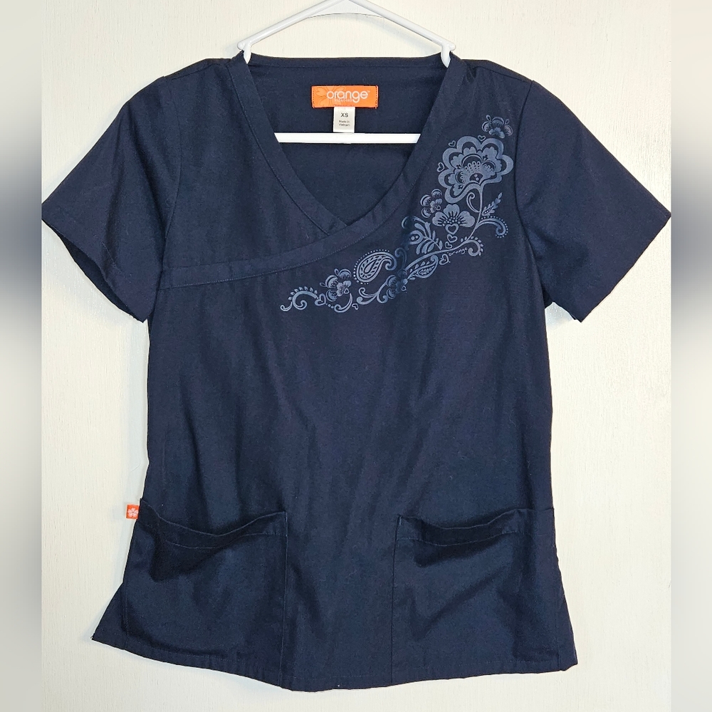 Orange standard navy blue scrub top with pockets and fun detail size XS